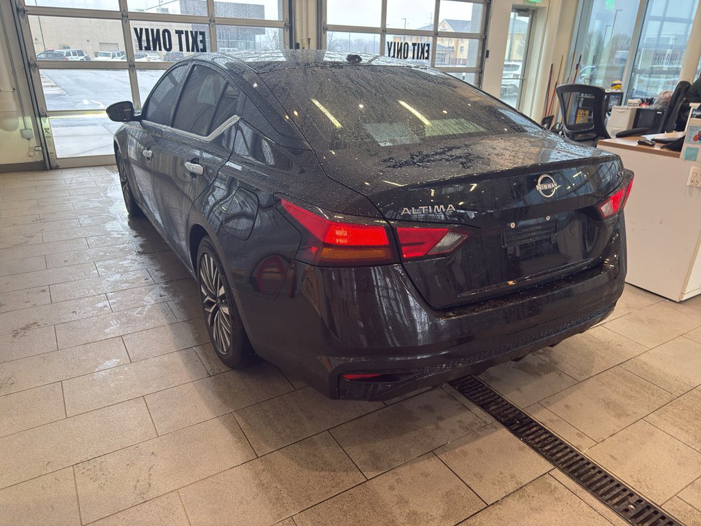 Used 2024 Nissan Altima 2.5 SV FWD image 3
