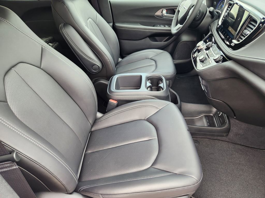 New 2026 Chrysler Pacifica Select image 10