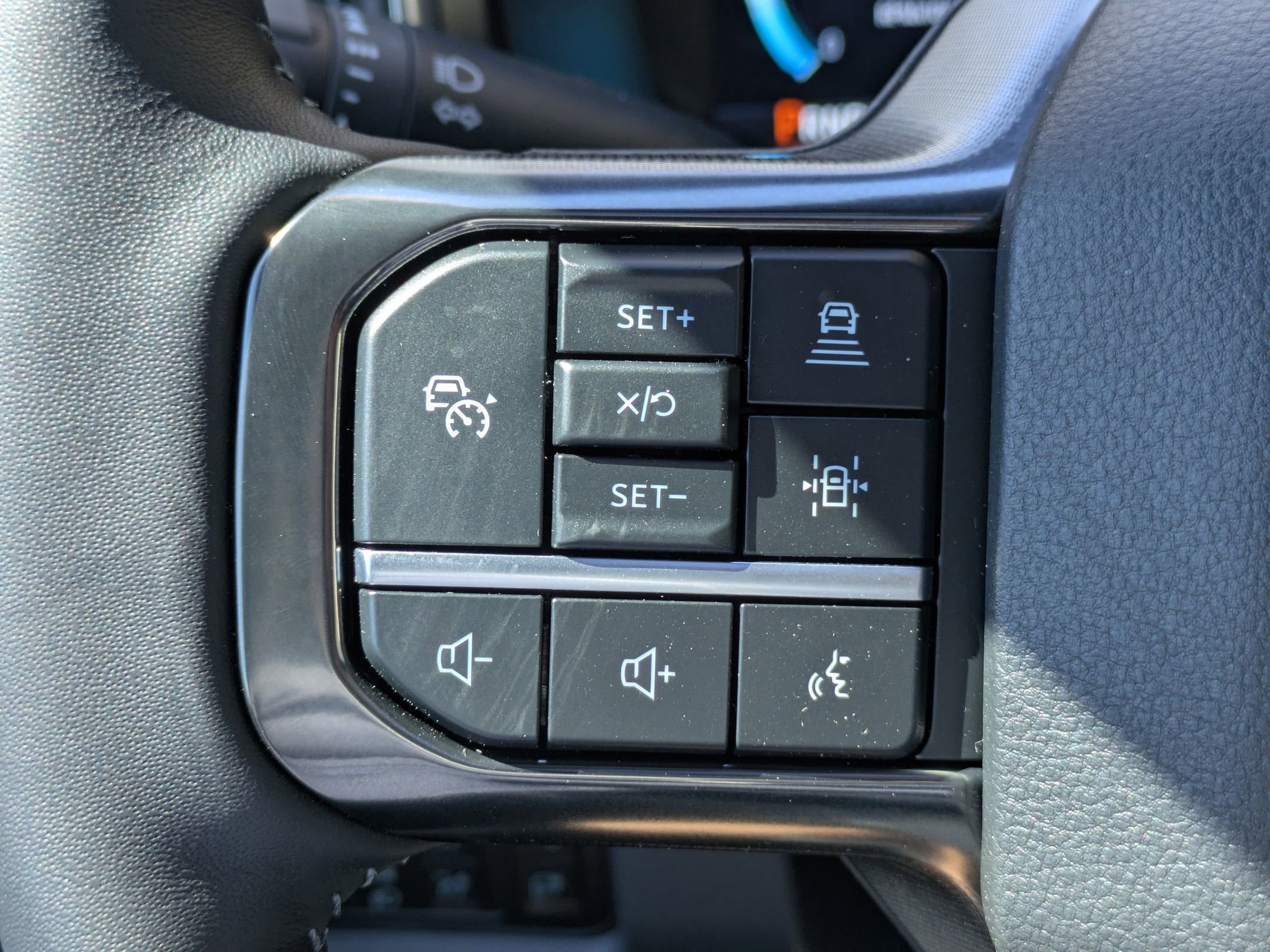 New 2026 Ford F350 Platinum w/ Tremor Off-Road Package image 16