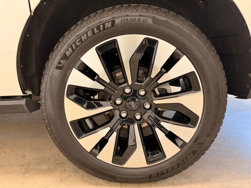 Used 2025 Ford Expedition Max Platinum w/ Driver's Package AWD/4WD image 16