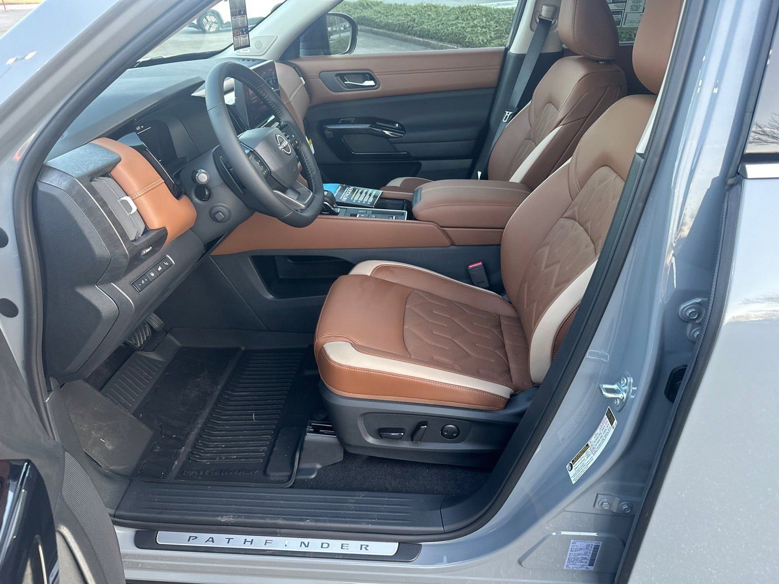 New 2026 Nissan Pathfinder Platinum image 9