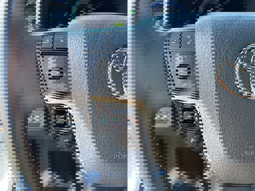 Used 2025 Toyota Camry SE image 7