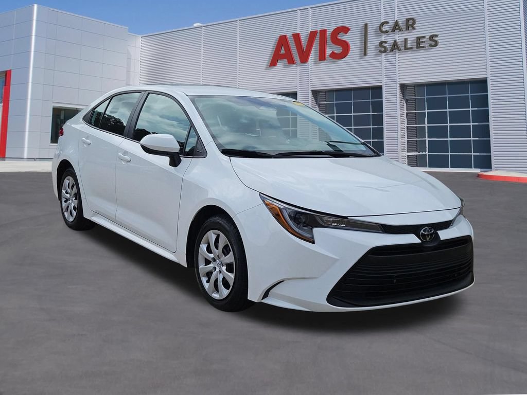 Used 2025 Toyota Corolla LE FWD image 9