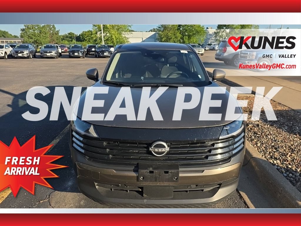 Used 2025 Nissan Kicks SV AWD/4WD image 4