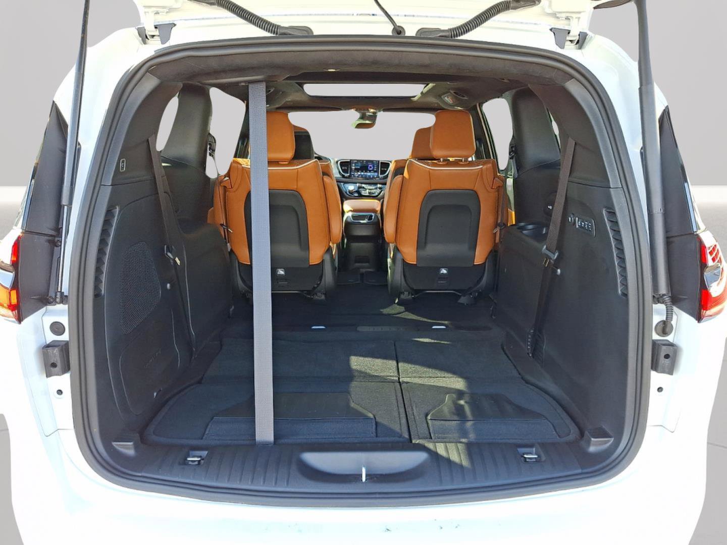 Used 2026 Chrysler Pacifica Pinnacle w/ Trailer Tow Group FWD image 68