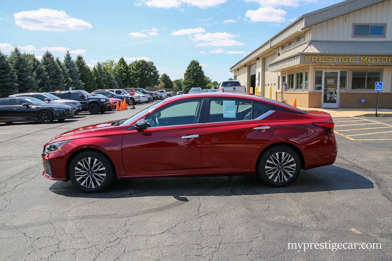 Used 2025 Nissan Altima 2.5 SV FWD image 4