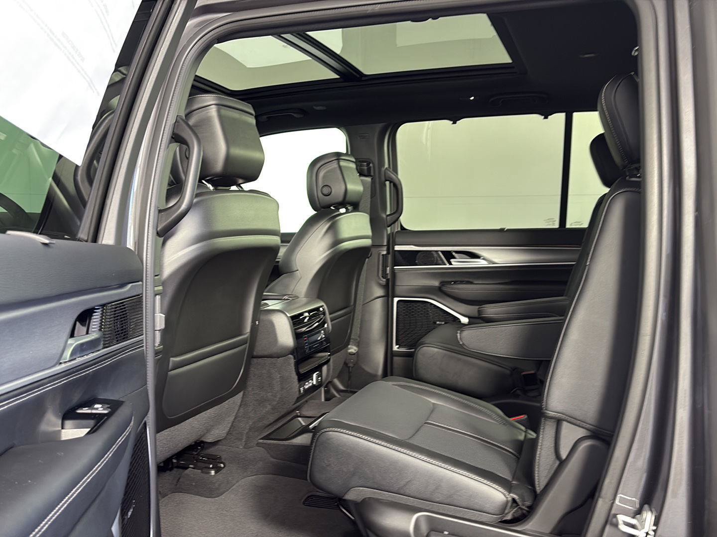 New 2026 Jeep Grand Wagoneer Limited AWD/4WD image 10