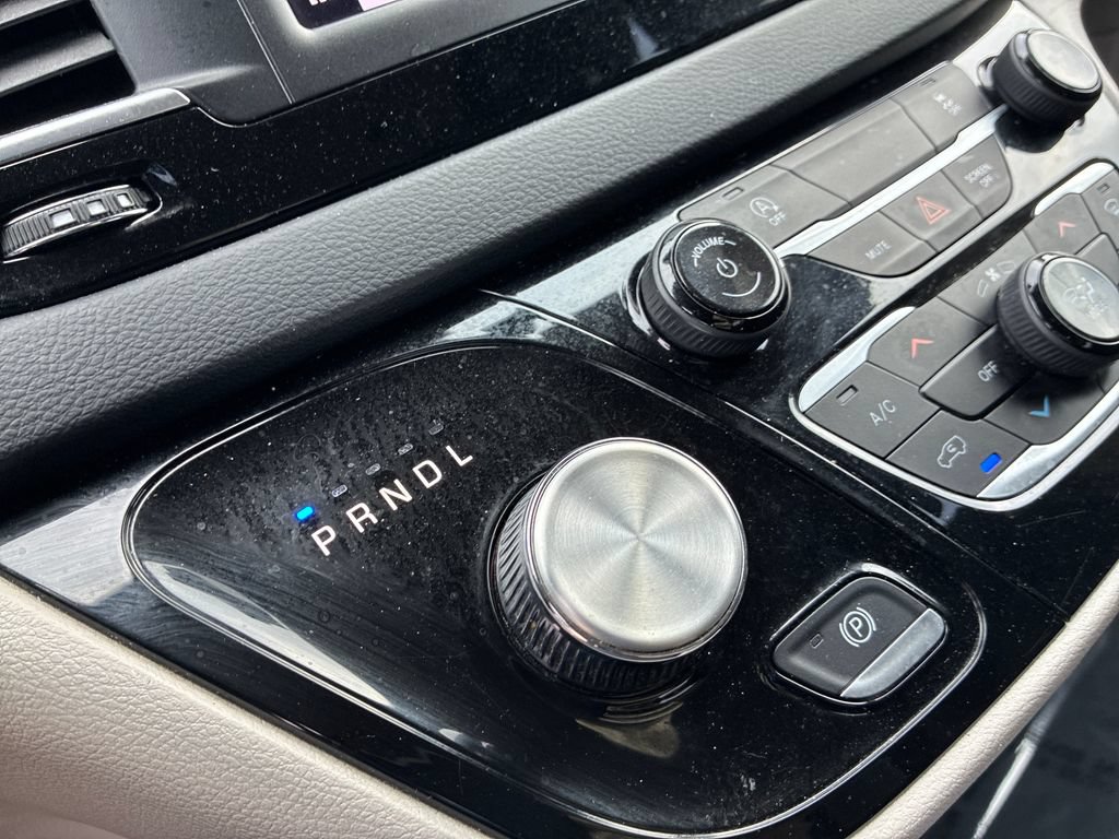 Used 2023 Chrysler Voyager LX FWD image 23
