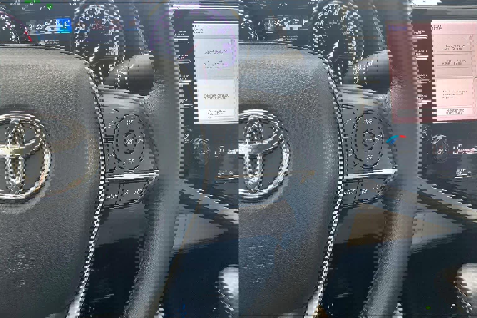 Used 2020 Toyota Camry XLE FWD image 25