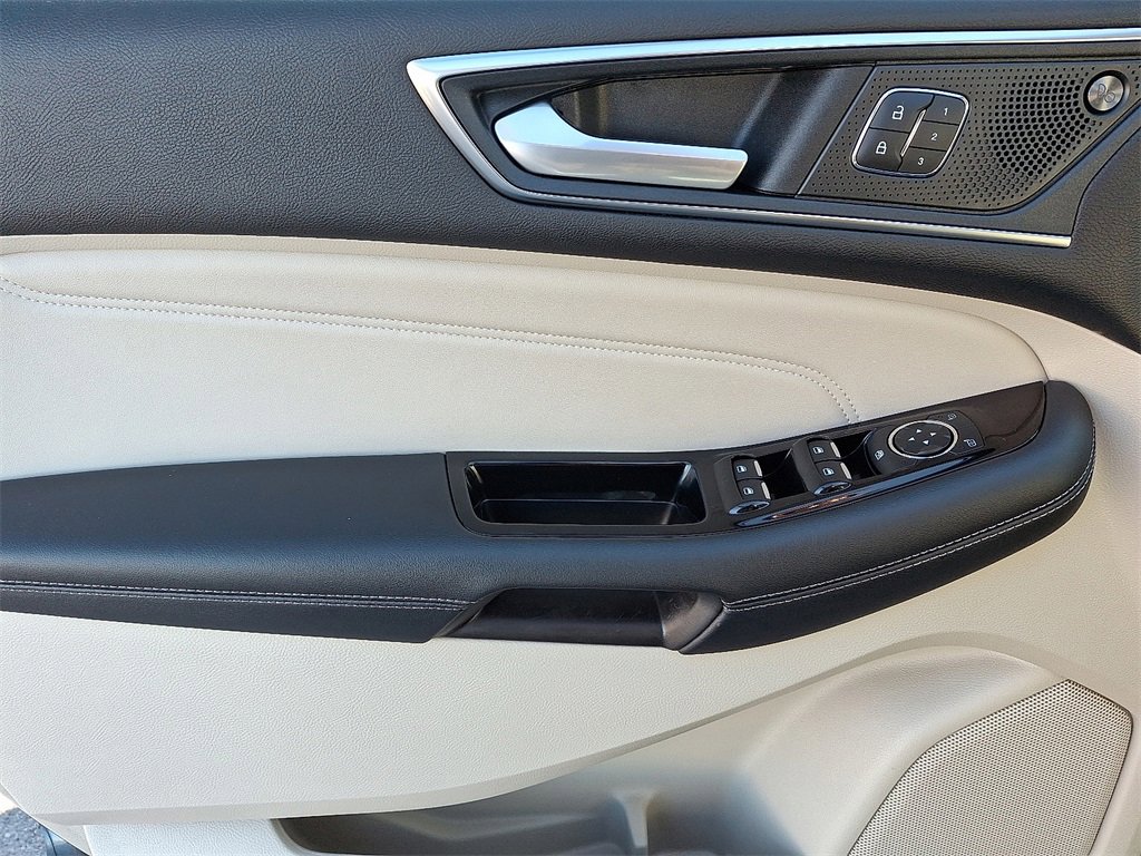 Used 2019 Ford Edge Titanium w/ Equipment Group 301A image 15