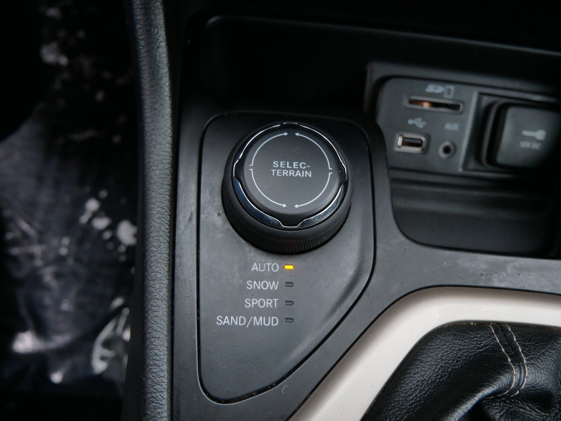 Used 2018 Jeep Cherokee Limited image 31