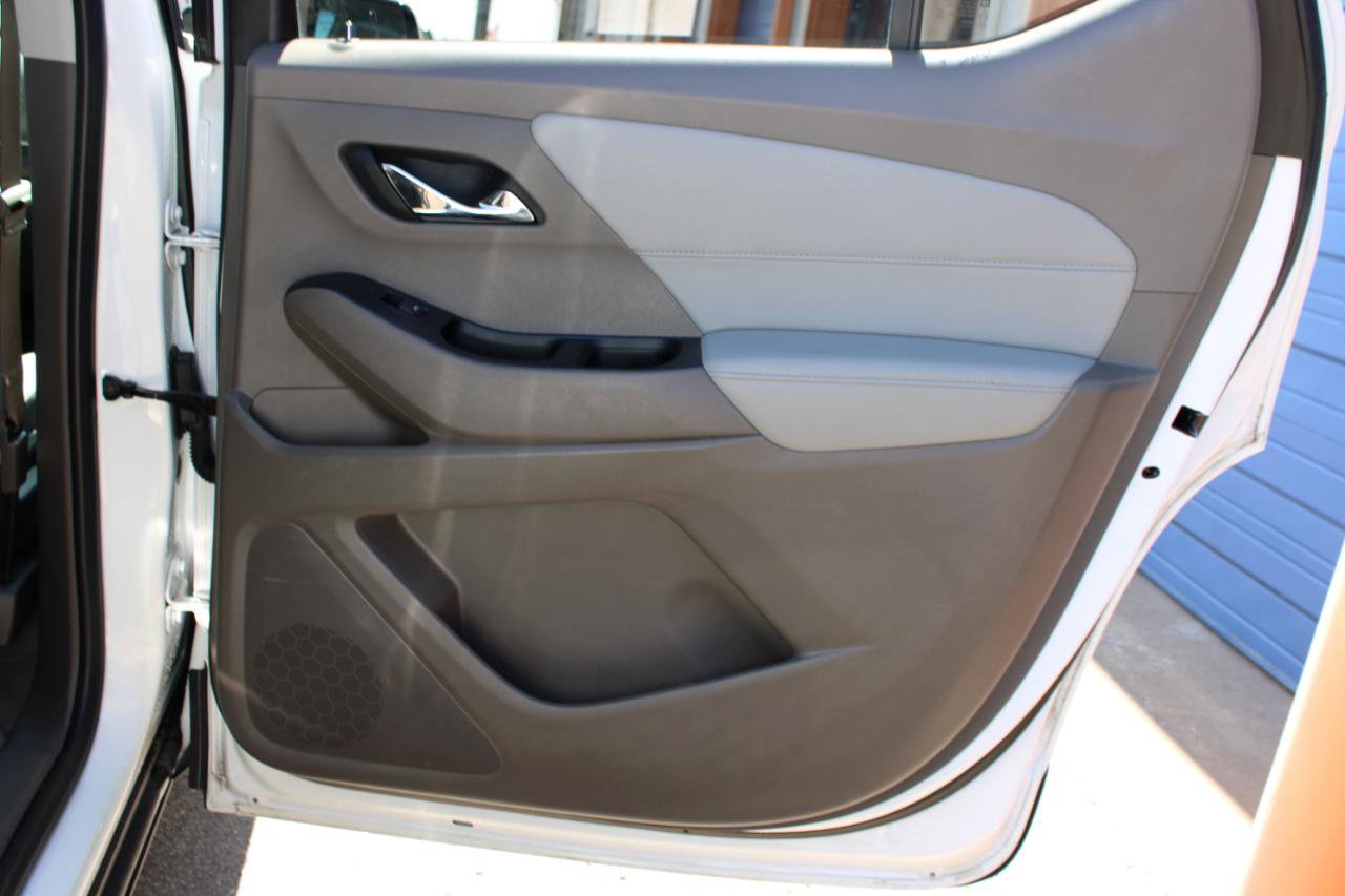 Used 2020 Chevrolet Traverse LT w/ Driver Confidence II Package AWD/4WD image 47
