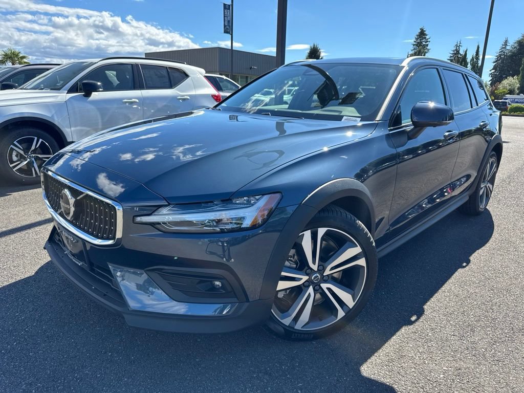 New 2026 Volvo V60 B5 Cross Country Plus w/ Climate Package