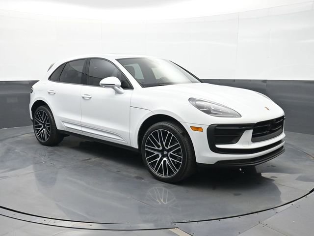 Certified 2025 Porsche Macan image 25