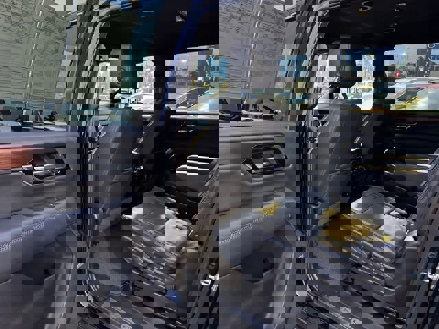 Used 2025 GMC Yukon XL Denali image 36