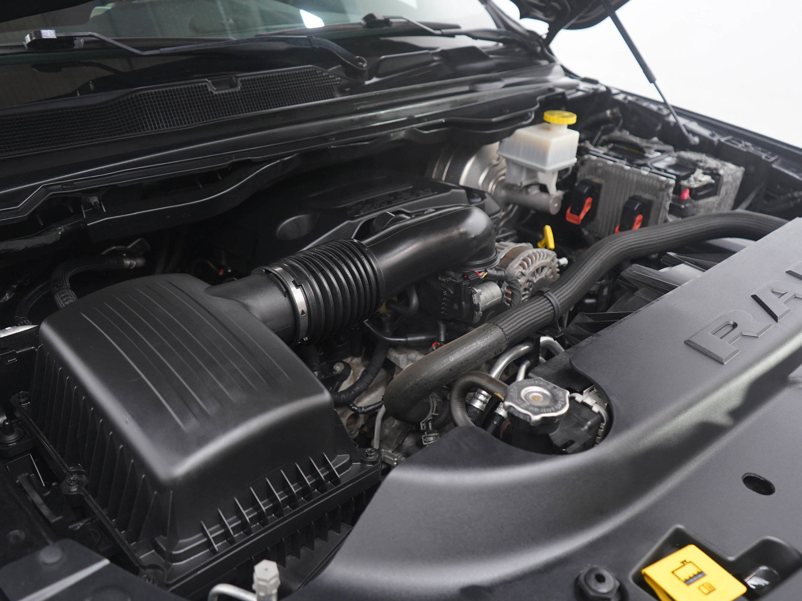 Used 2019 RAM 1500 Laramie image 31