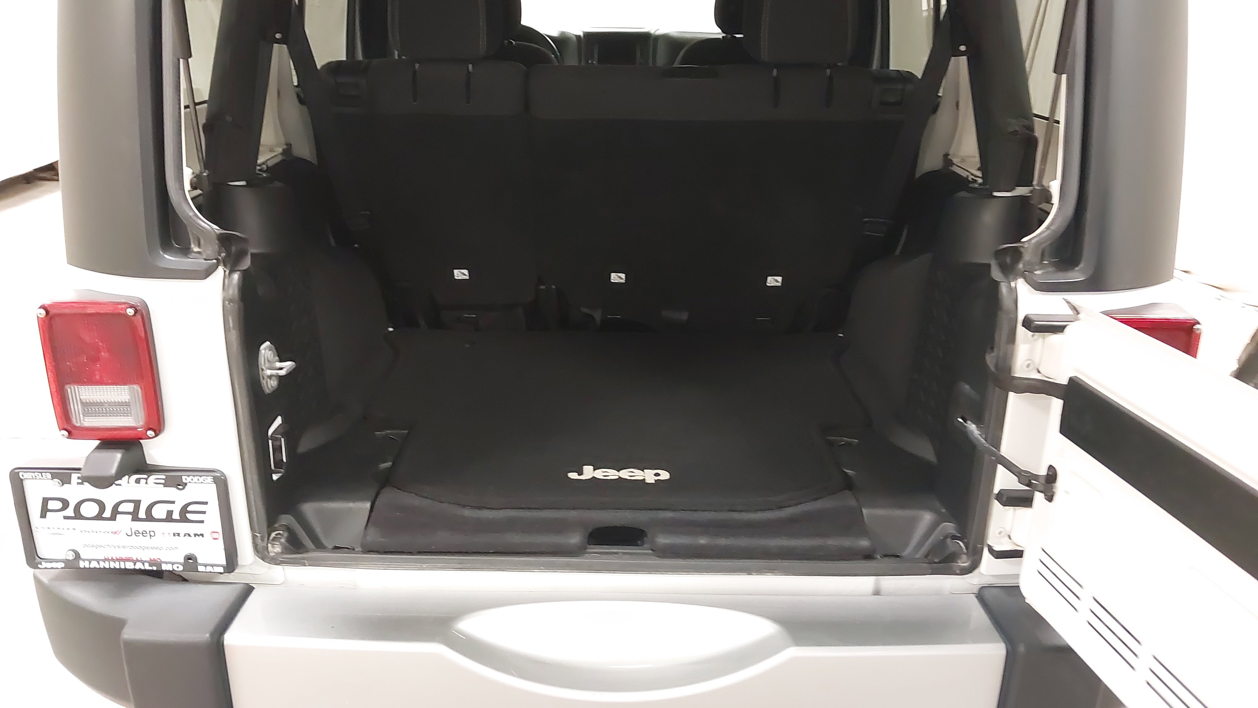 Used 2017 Jeep Wrangler Unlimited Sahara w/ Dual Top Group image 27