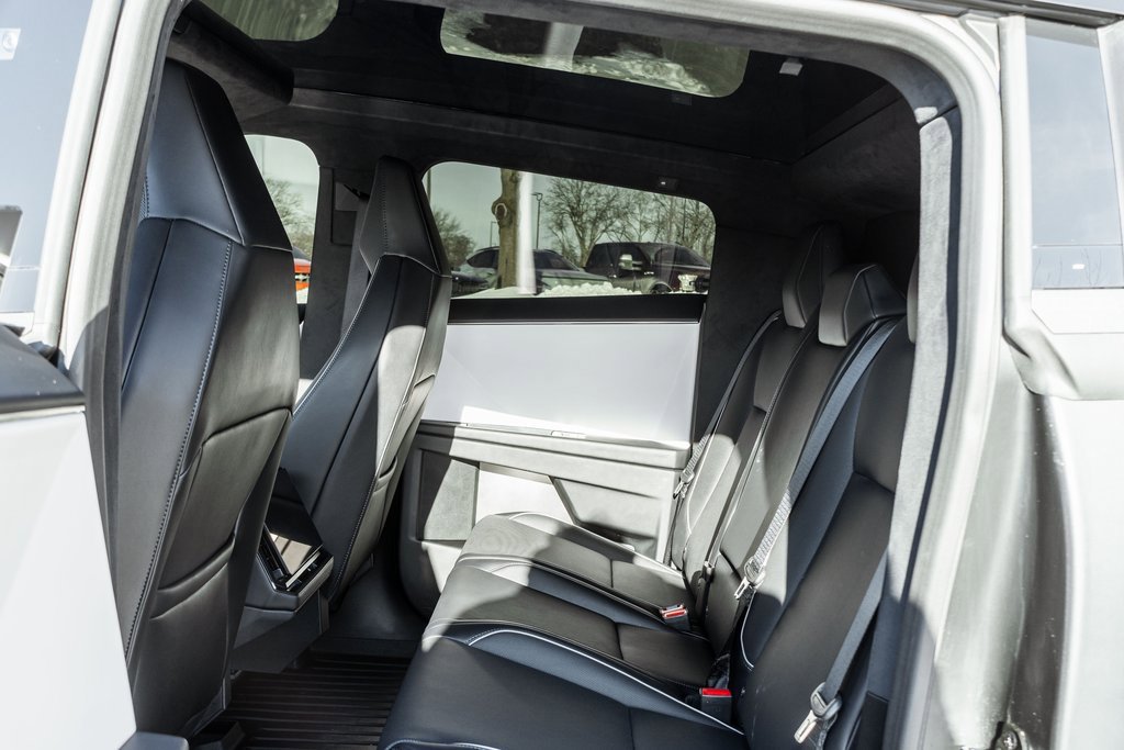 Used 2024 Tesla Cybertruck AWD Crew Cab image 28