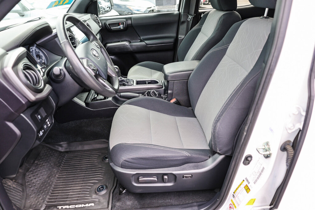 Used 2020 Toyota Tacoma TRD Sport w/ Technology Package AWD/4WD image 8