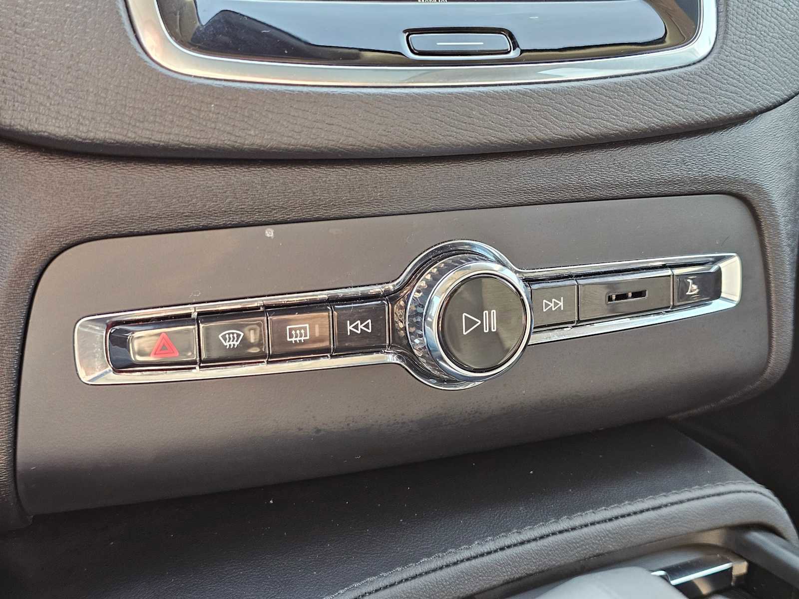 Certified 2025 Volvo XC90 B5 Core AWD/4WD image 31