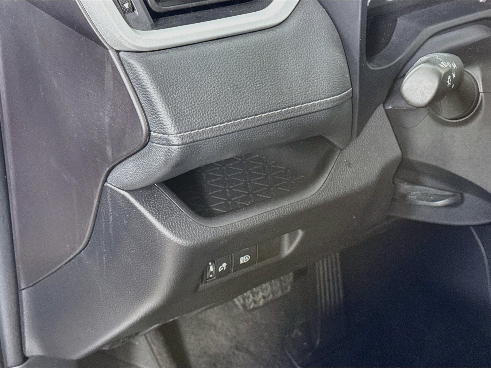 Used 2025 Toyota RAV4 LE AWD/4WD image 7