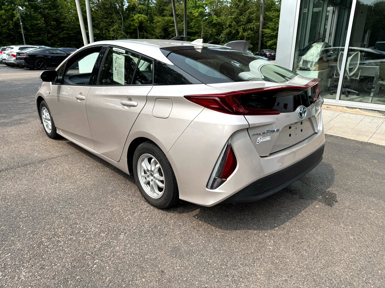 Used 2018 Toyota Prius Prime Premium image 3