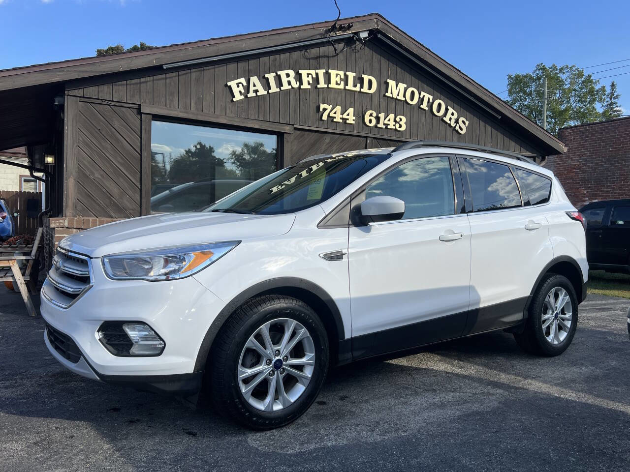 Used 2018 Ford Escape SE image 1