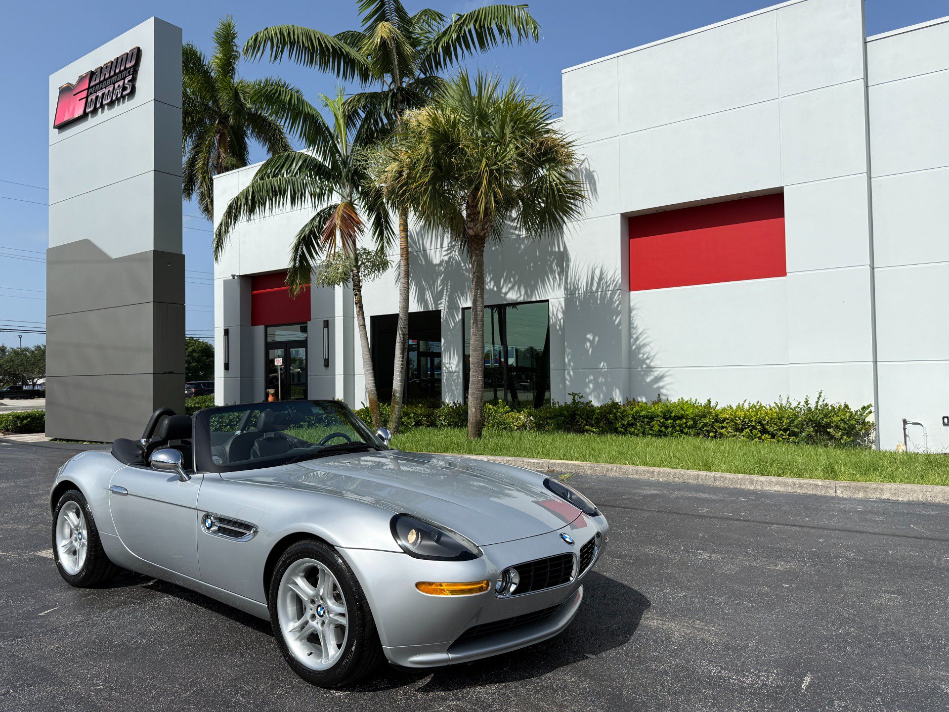 Used 2002 BMW Z8 RWD image 1