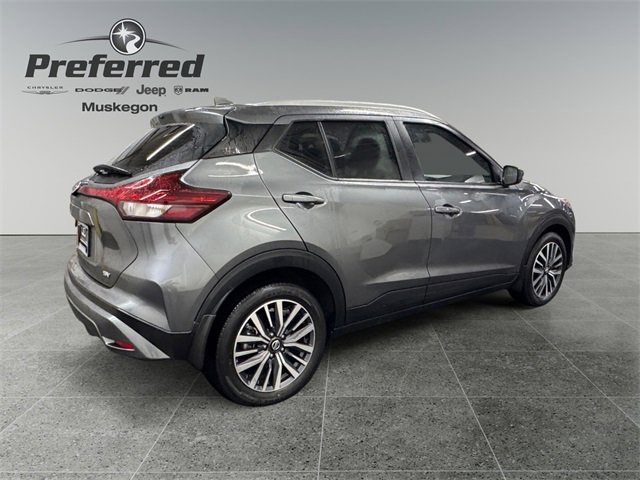 Used 2021 Nissan Kicks SV image 17