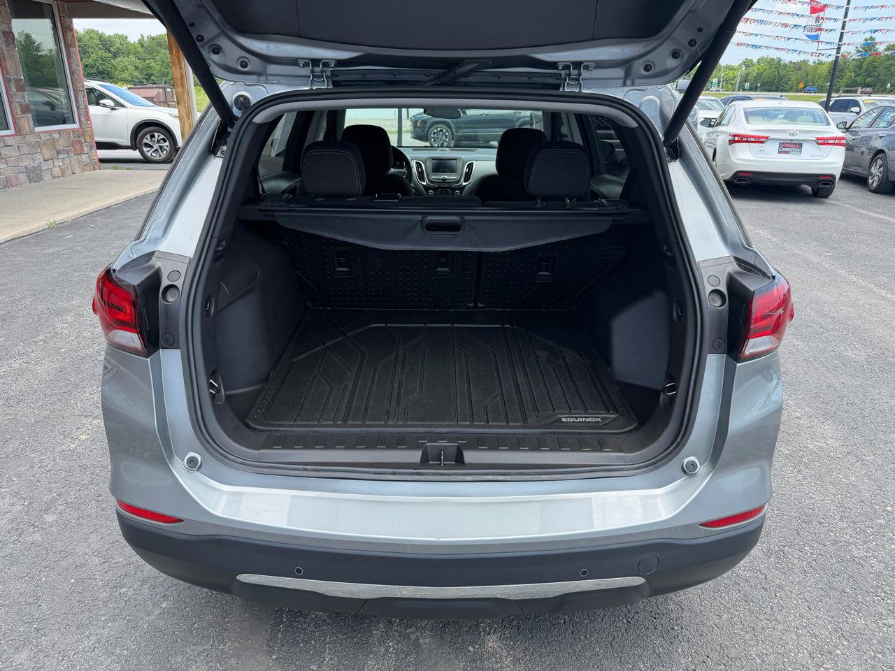 Used 2024 Chevrolet Equinox LT w/ LPO, Floor Liner Package FWD image 6