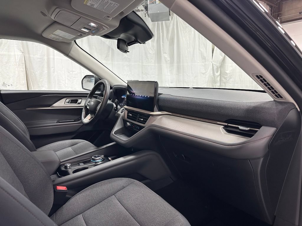Used 2025 Ford Explorer Active AWD/4WD image 60