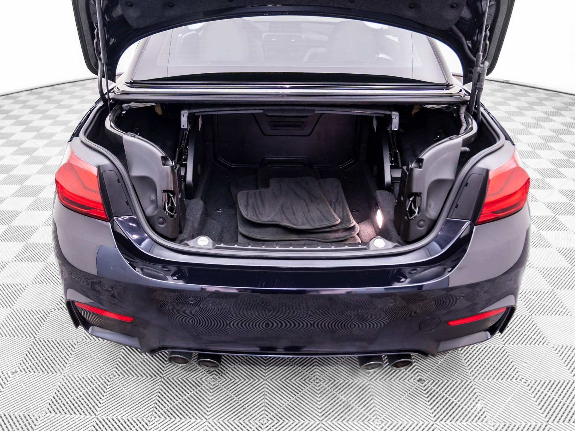 Used 2018 BMW M4 Convertible w/ Competition Package image 34