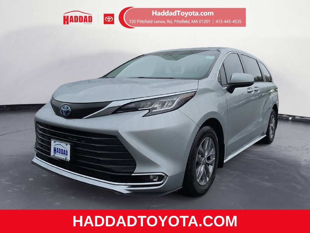 Used 2023 Toyota Sienna XLE FWD image 1