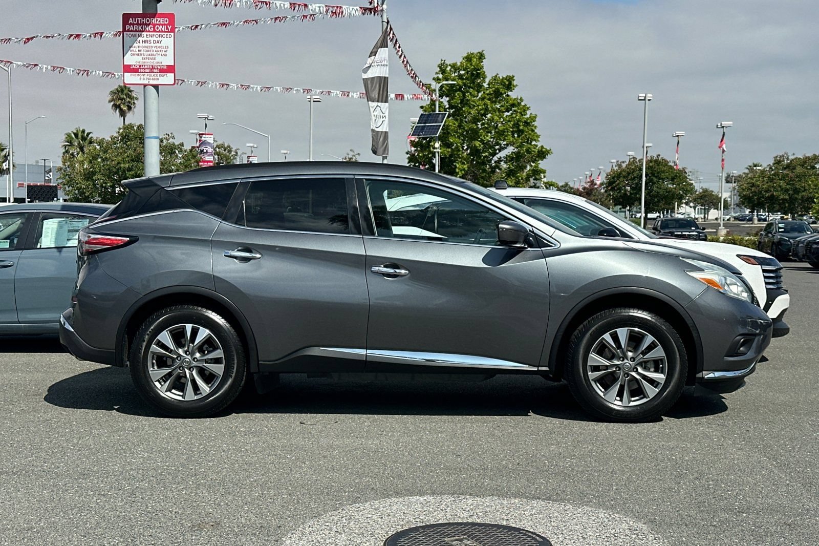 Used 2016 Nissan Murano SV FWD image 3