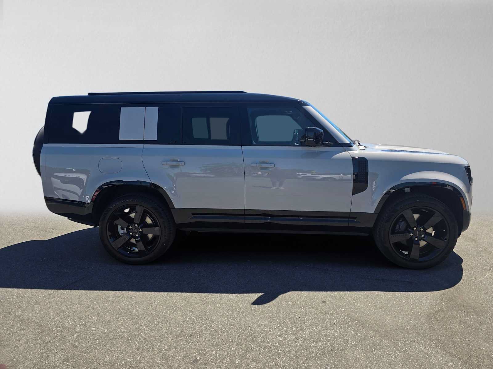 New 2026 Land Rover Defender 130 X-Dynamic SE AWD/4WD image 6