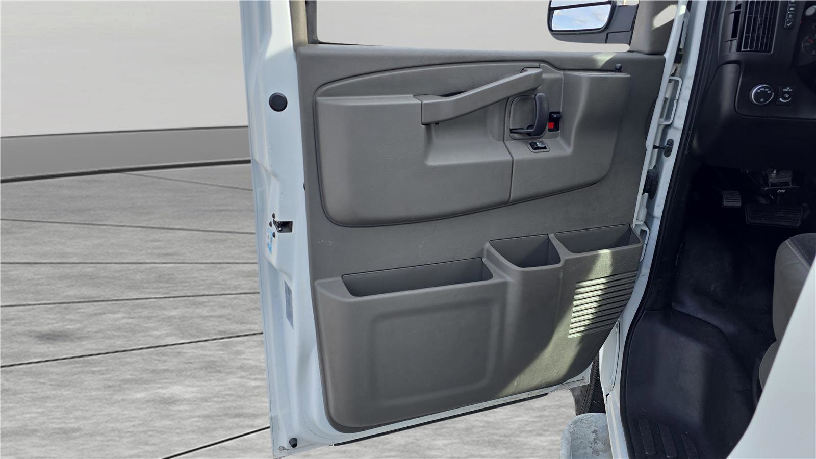 Used 2024 GMC Savana 2500 w/ Driver Convenience Package image 25