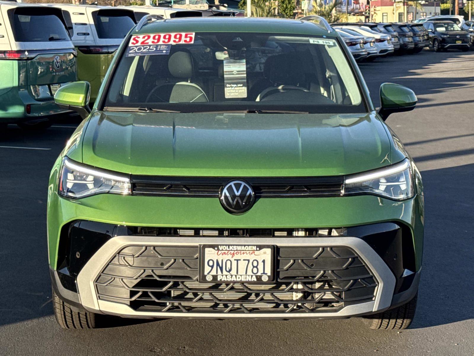 Certified 2025 Volkswagen Taos SE w/ Panoramic Sunroof Package image 2