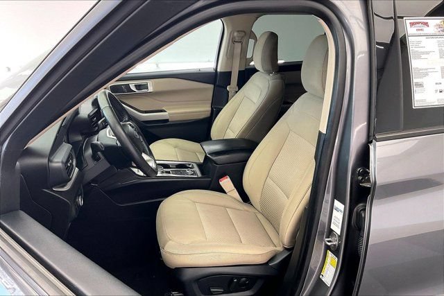Used 2023 Ford Explorer XLT AWD/4WD image 17