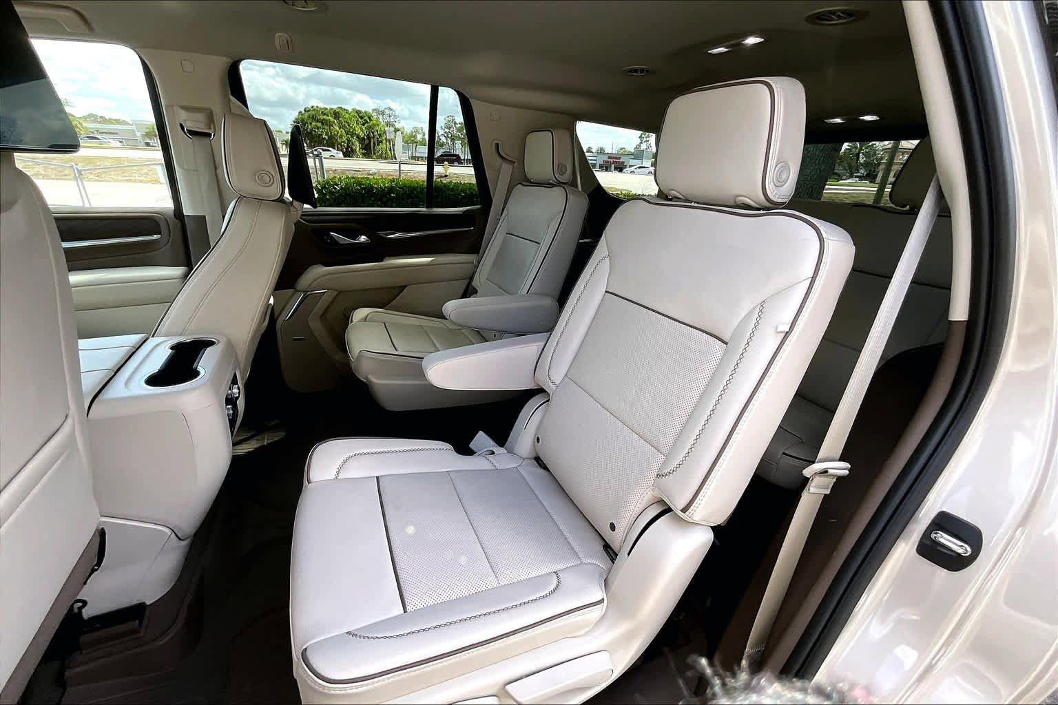 Used 2024 GMC Yukon Denali w/ Advanced Technology Package AWD/4WD image 38