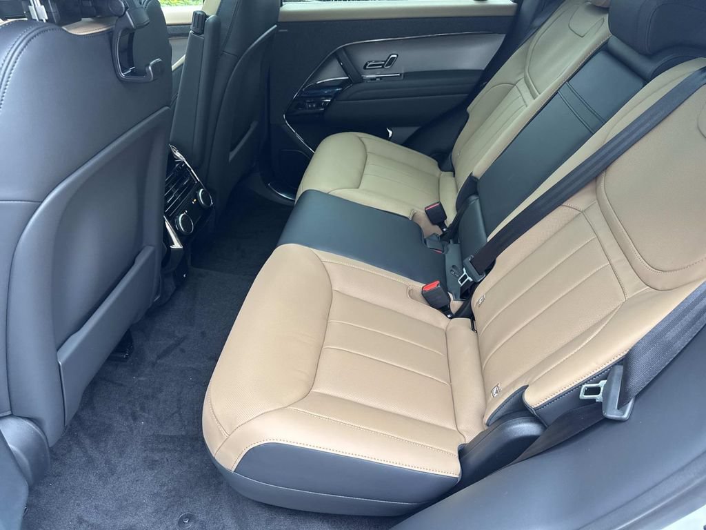 New 2026 Land Rover Range Rover Sport Dynamic SE AWD/4WD image 16
