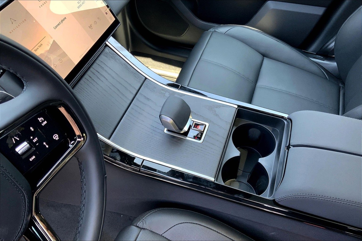 New 2026 Land Rover Range Rover Velar Dynamic SE image 7