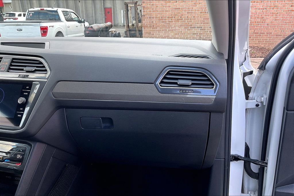 Used 2022 Volkswagen Tiguan SE image 15