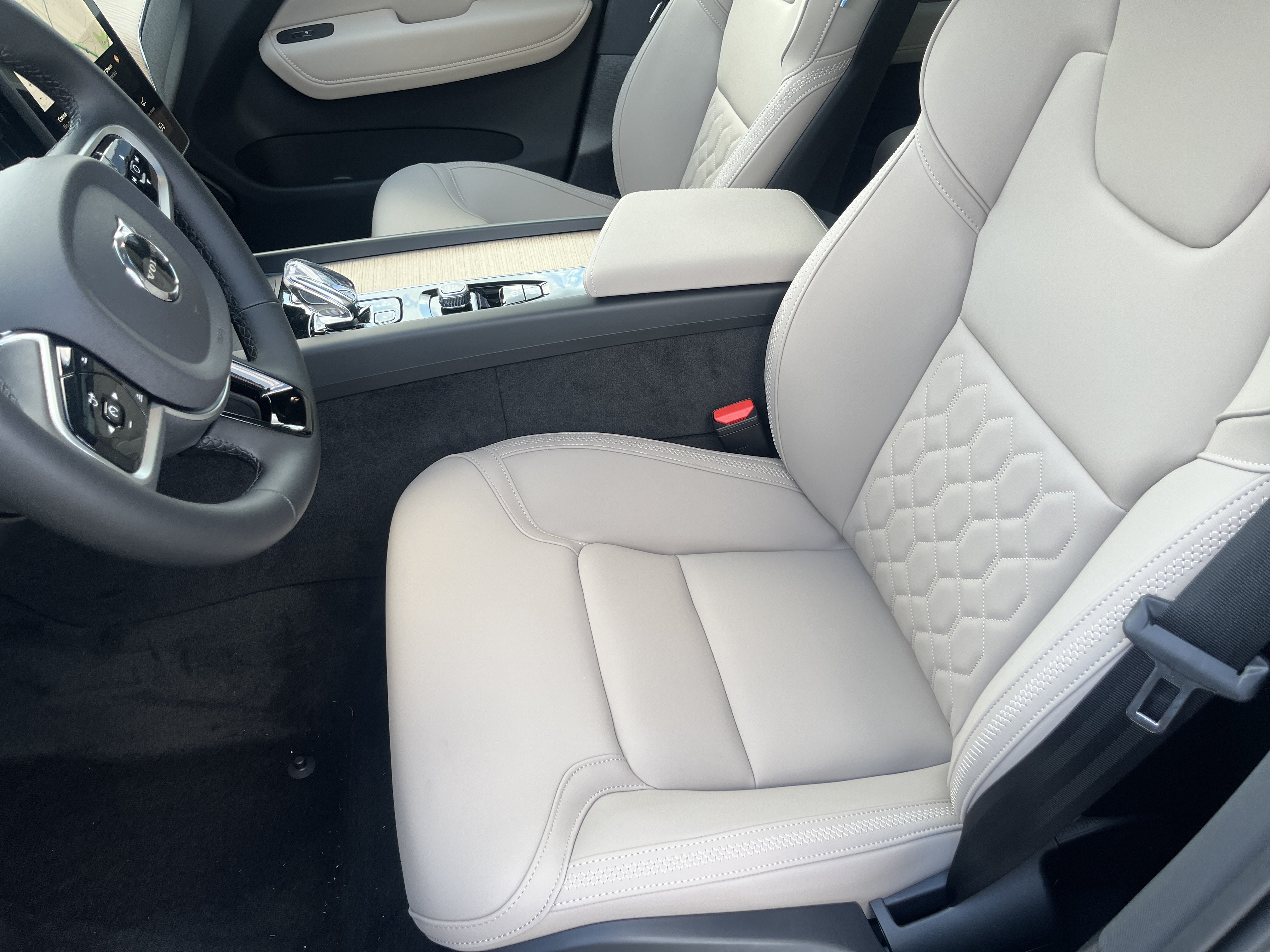New 2026 Volvo XC60 T8 Core w/ Protection Package Premier AWD/4WD image 22