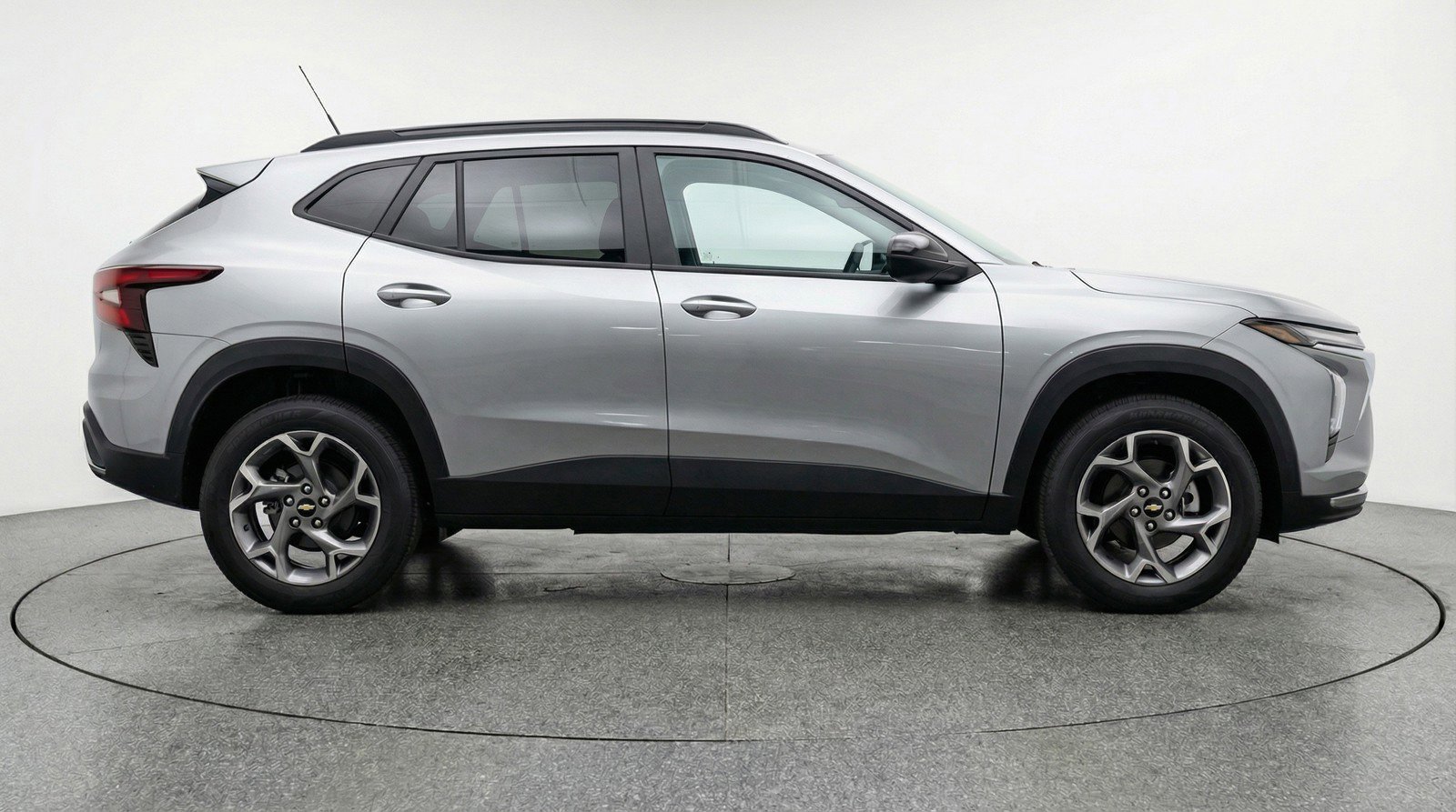 Used 2025 Chevrolet Trax LT w/ LT Convenience Package image 11