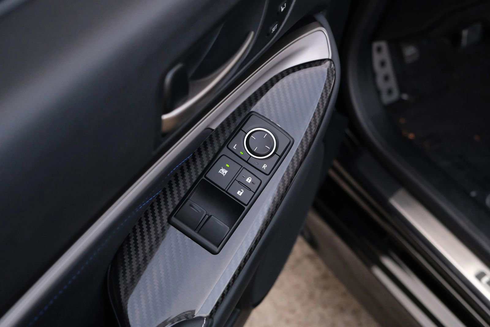 Used 2015 Lexus RC F image 19