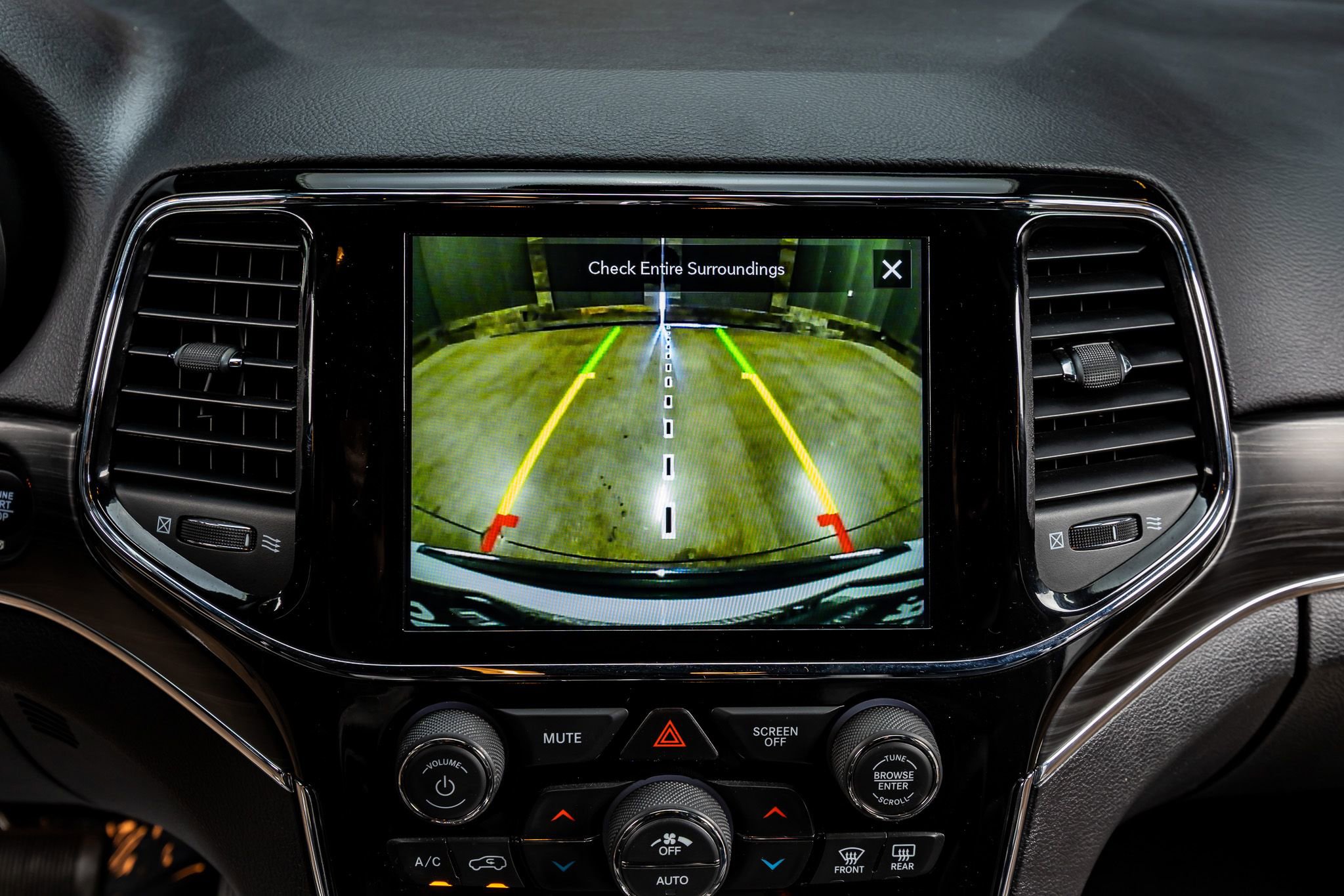 Used 2020 Jeep Grand Cherokee Limited image 21