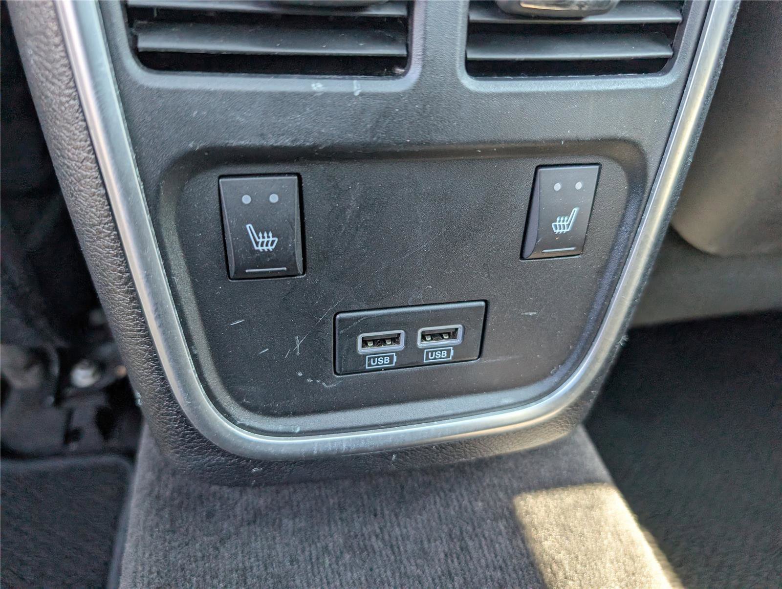 Used 2016 Chrysler 300 C Platinum w/ Safetytec Plus Group AWD/4WD image 16