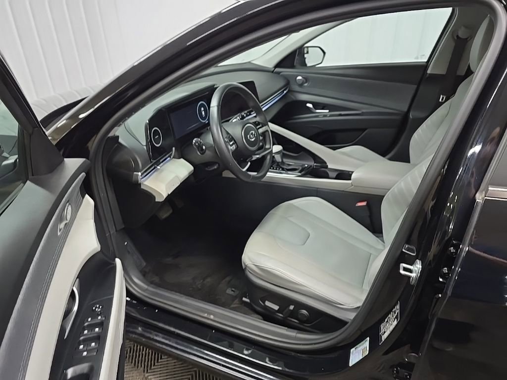 Used 2023 Hyundai Elantra Limited FWD image 25