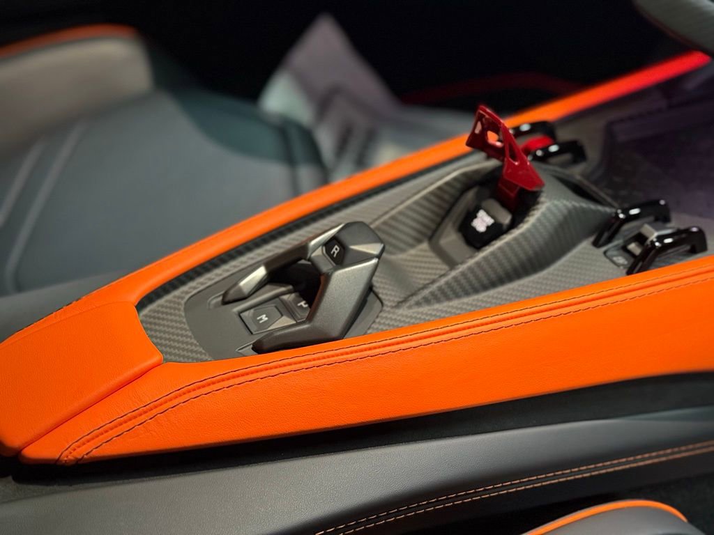 Used 2025 Lamborghini Revuelto image 21