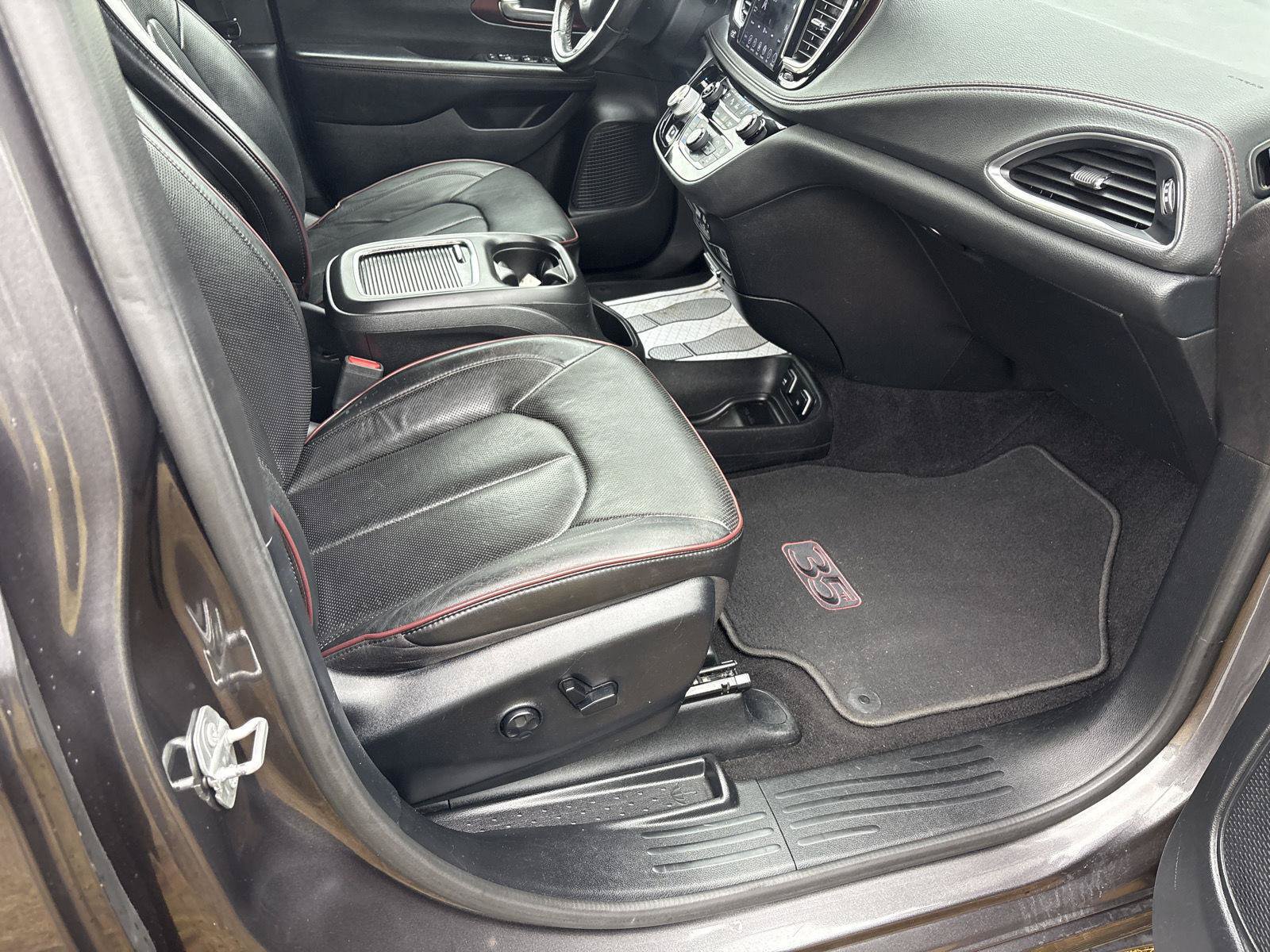 Used 2020 Chrysler Pacifica Limited FWD image 15